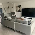 Dockside Sleeps 8, Uber Boat To Canary Wharf In 3 Mins